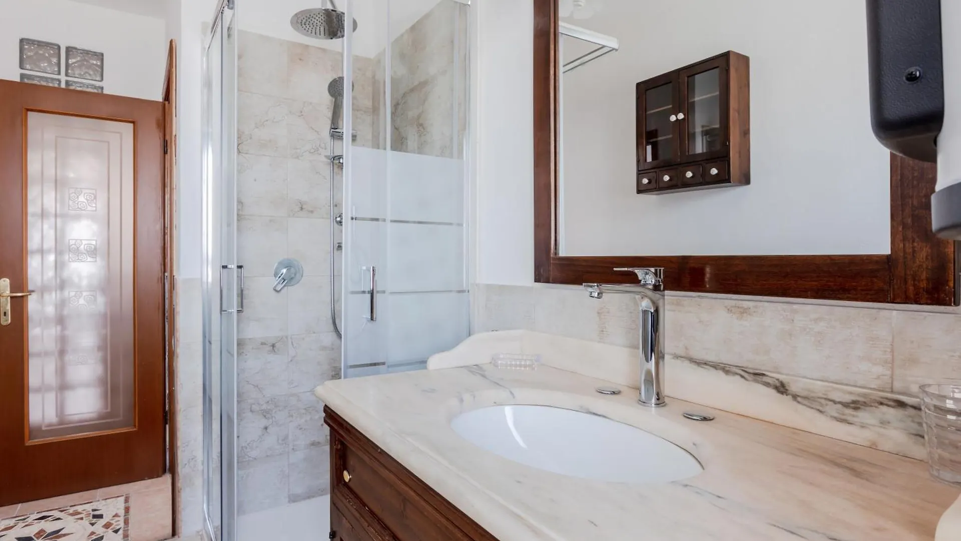 Apartment Sisters Home And Suite! Quartu SantʼElena